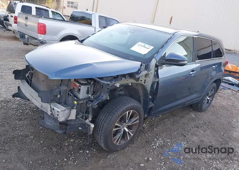 2019 Toyota Highlander Le Plus from USA, damaged, VIN 5TDZZRFH4KS338807